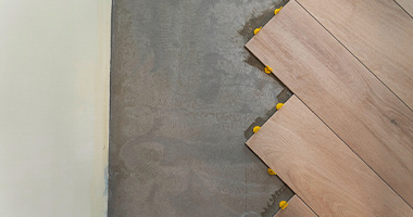 Como funciona a preparação do contrapiso para a instalação do piso laminado?
