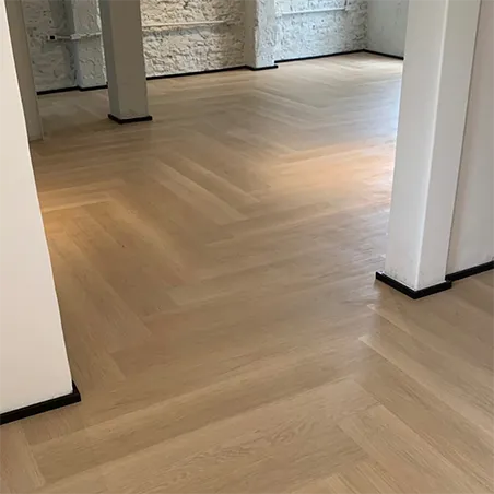 Imagem de Pisos vinílicos, pisos laminados e rodapés em poliestireno e MDF