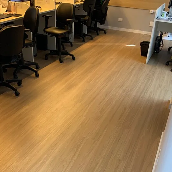 Imagem de Pisos vinílicos, pisos laminados e rodapés em poliestireno e MDF