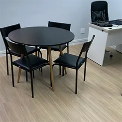 Imagem de Pisos vinílicos, pisos laminados e rodapés em poliestireno e MDF